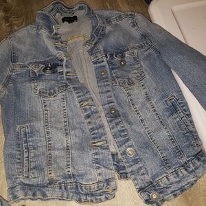 Cropped long sleeve jean jacket